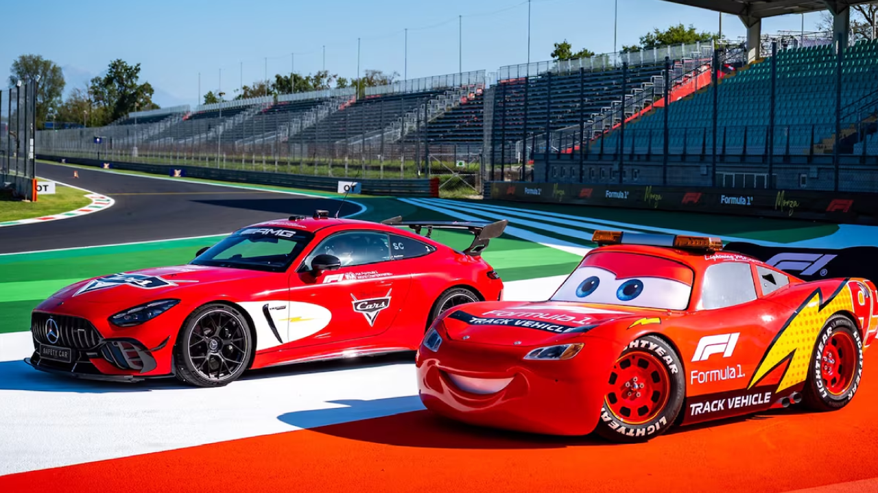 Capa da notícia: Relâmpago McQueen vira safety car oficial da Fórmula 1 no GP da Itália